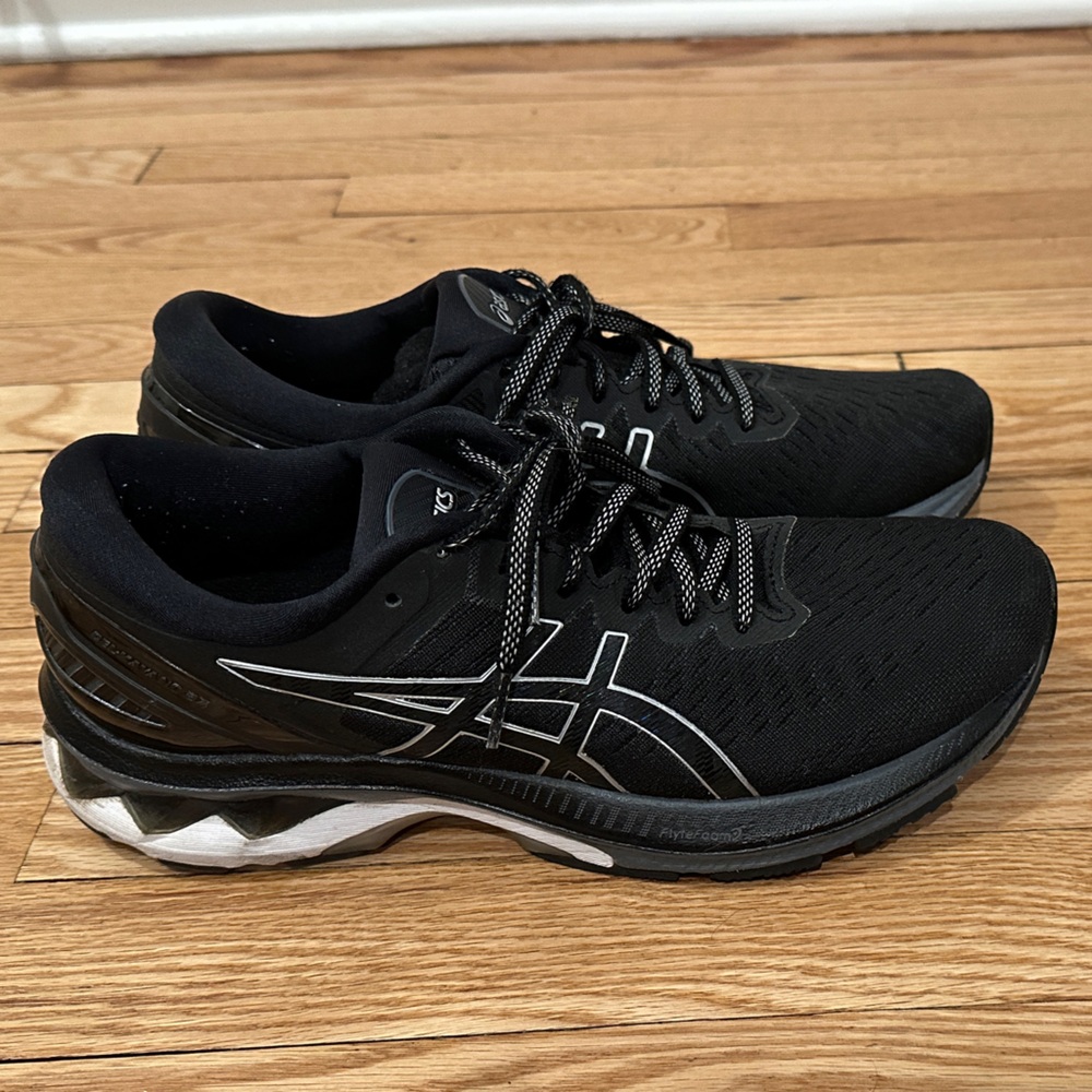 ASICS womens 9.5 Black Athletic Shoes sneaker Gel Kayano 27 jogger traveling